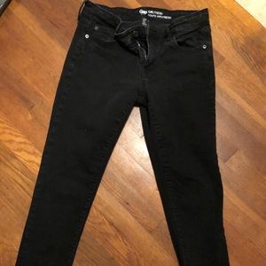 Black GAP girlfriend crop jeans